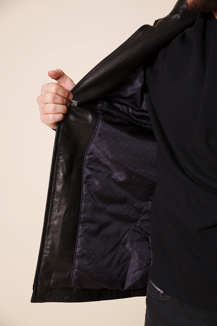 Классическая куртка из натуральной кожи в черном оттенке | Capitol
