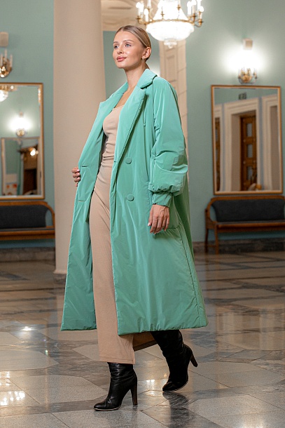 Женское пальто в зеленом оттенке с накладными карманами | Capitol