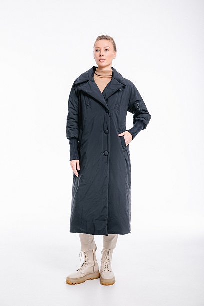 Женское пальто с текстильными рукавами в черном оттенке | Capitol