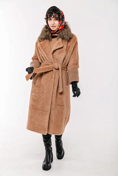 Удлиненное пальто с трикотажными рукавами с отделкой из натурального меха лисы | Capitol