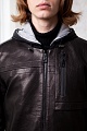 Куртка из натуральной кожи с акцентным капюшоном | Capitol
