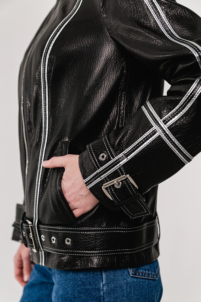 Куртка из натуральной кожи чёрного цвета с белыми элементами | Capitol