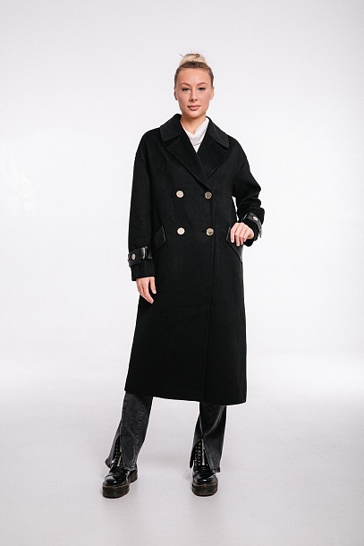 Удлиненное двубортное пальто с кожаными вставками в черном цвете | Capitol
