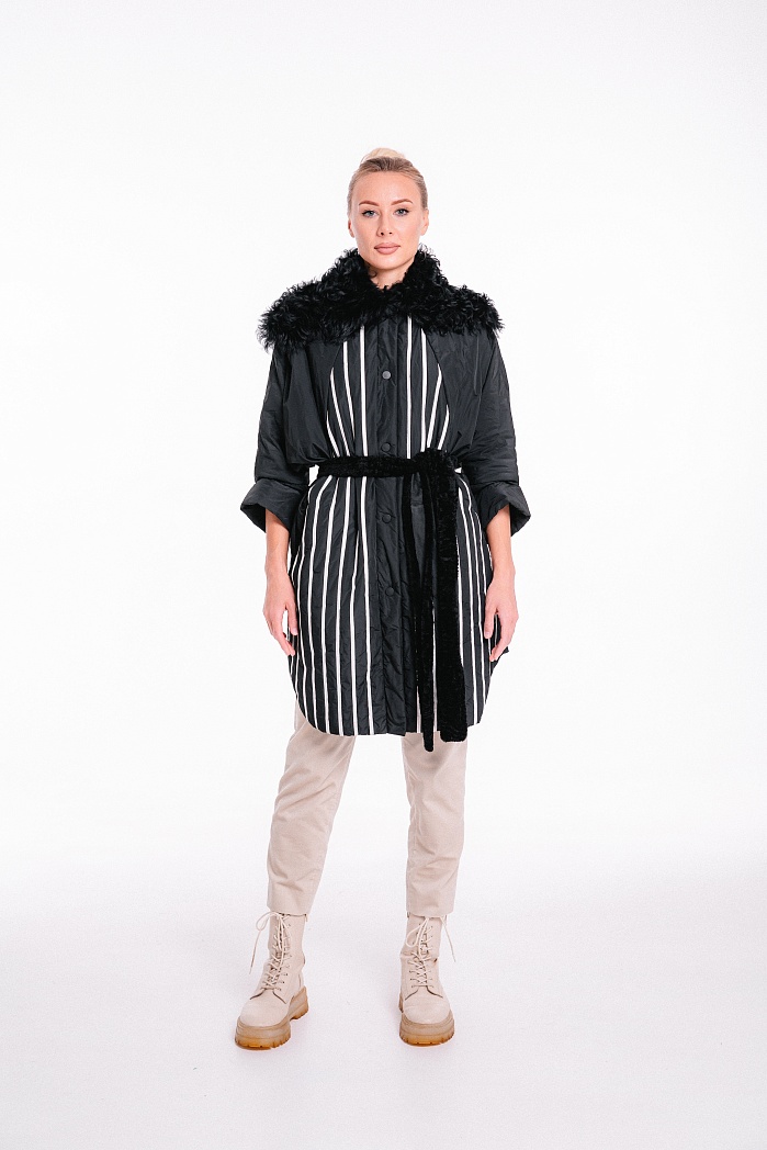 Пальто женское текстильное с отделкой из меха | Capitol